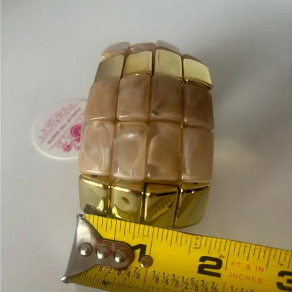 Color block acrylic bangle. - Picture 6 of 7